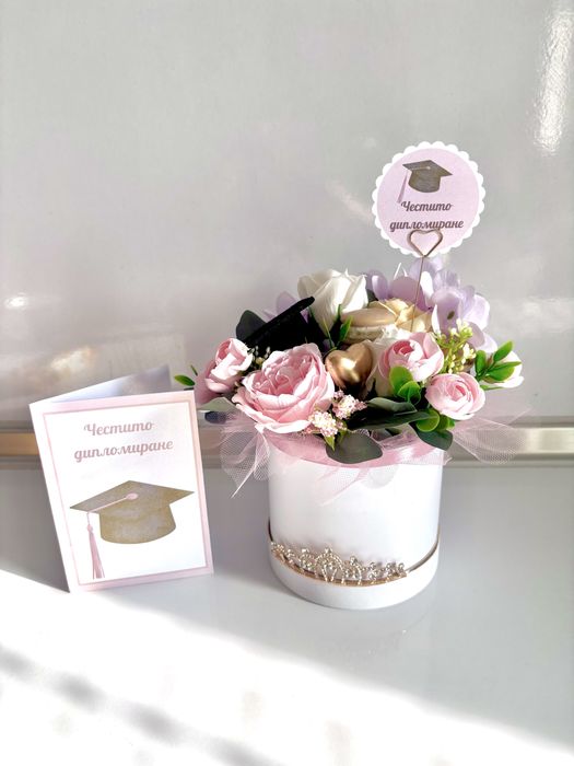 Комбинирани букети  + подарък картичка