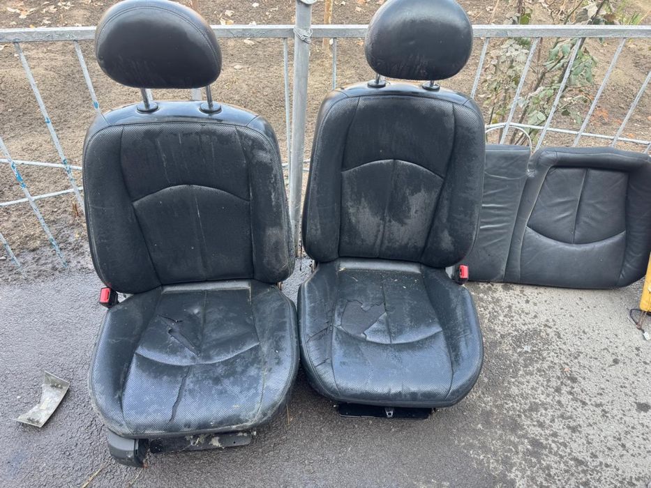 Салон на 211, двери, фонарь