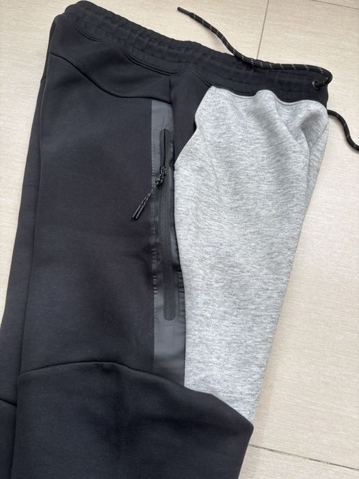 Pantaloni nike tech