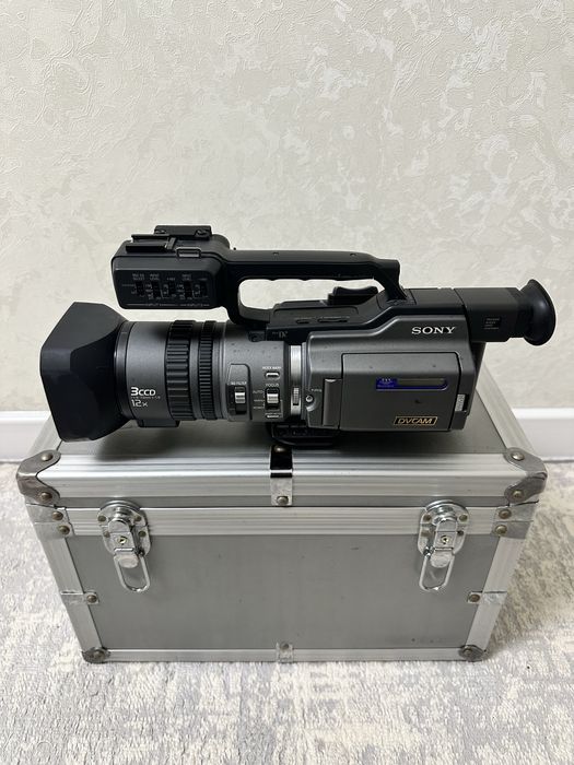 Профессиональная видеокамера Sony DVCAM