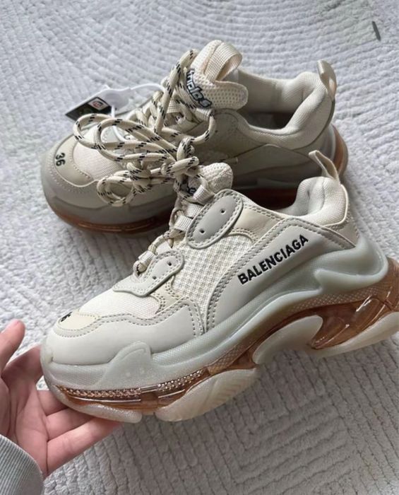 Adidasi dama balenciaga noi fara eticheta
