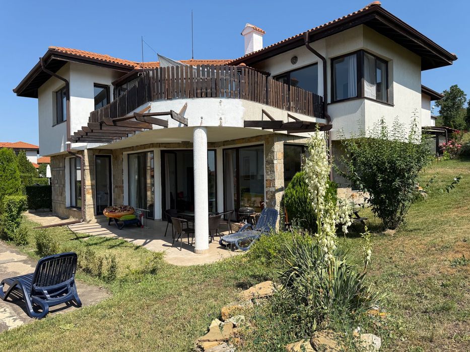 Просторна двуетажна къща в Бей Вю /Bay view villas, Кошарица