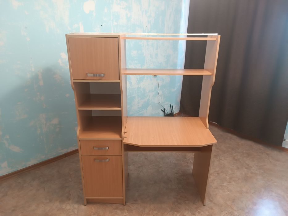 Продаю школьный мебель