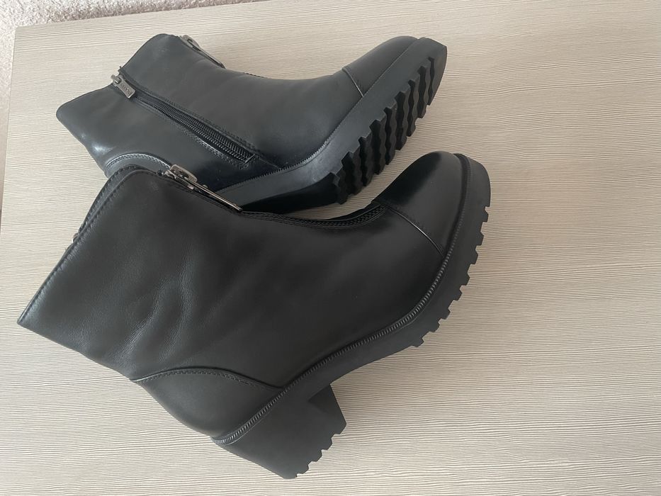 Продам зимние ботинки