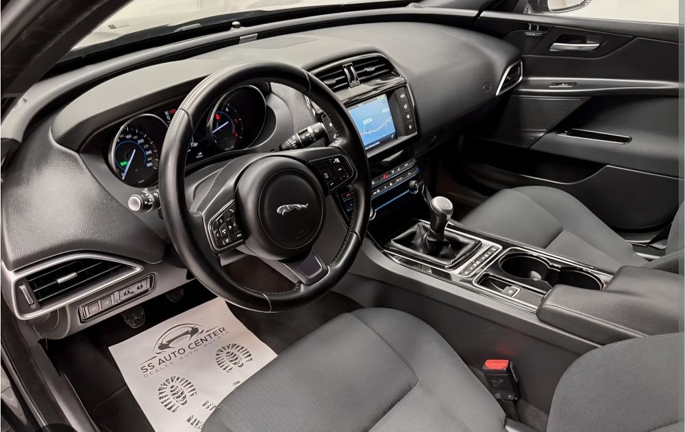 Vand/Schimb Jaguar XE primul propietar