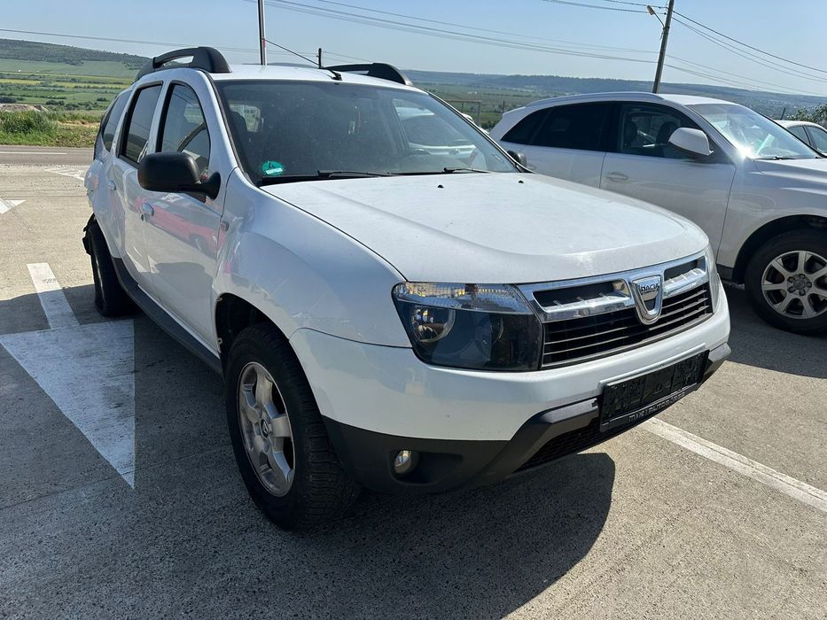 Dezmembrez / Dezmembrari / Piese / Accesorii Dacia Duster 2011 alba 1.5 dci 110 cp 4x4 volan stanga