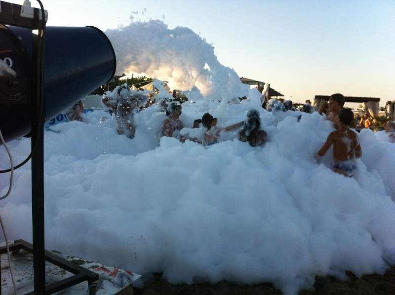 Машина за ПЯНА ПАРТИ. Давам под наем машина за пяна парти + надуваем