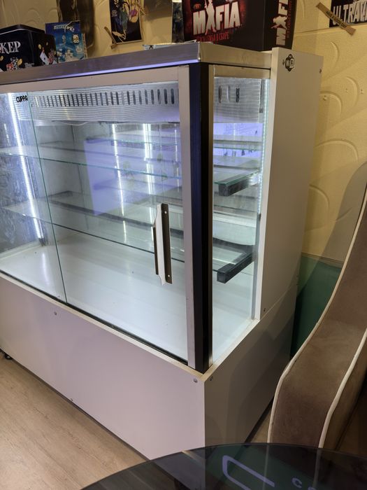 Витрина холодильник