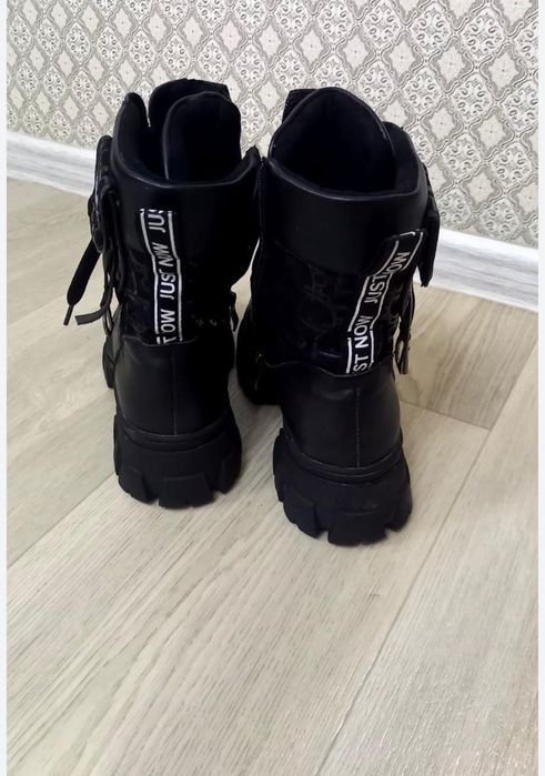 Продам зимние ботинки