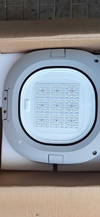 Lampă LED puternica pentru iluminat intreaga curte, gradini depozite, carcasa aluminiu izolata complet 7000lm IP67 Nouă