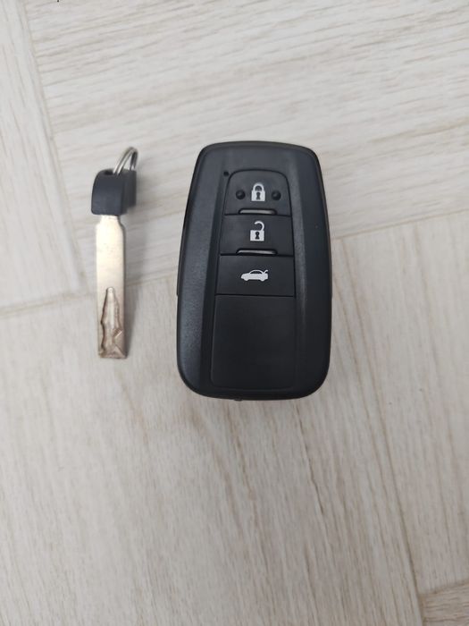 Продам смарт ключ  Toyota