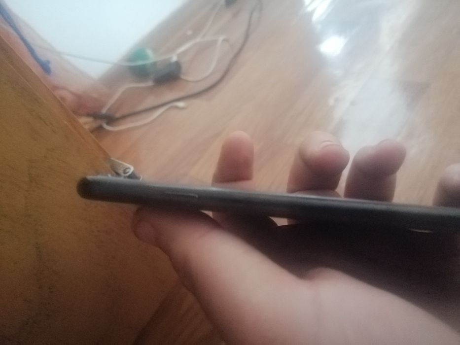 Vând iPhone xs și iPhone 7 la 170 de lei ambele telefoane funcționează perfect xs are sticla crăpata in rest totul e funcțional trebuie doar activate!