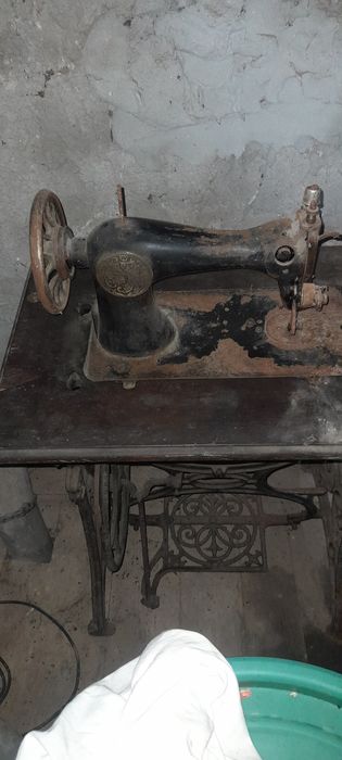 Masina de cusut foarte veche
