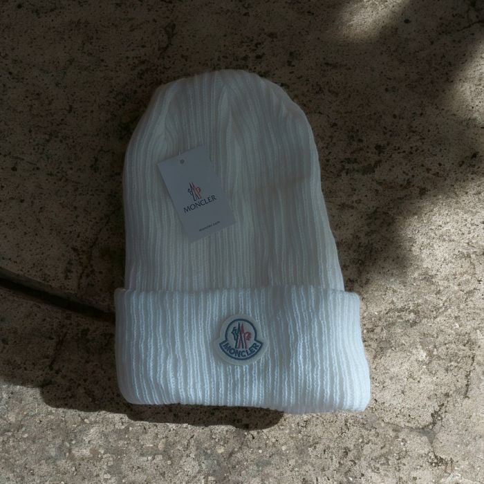 Caciula Moncler Alba