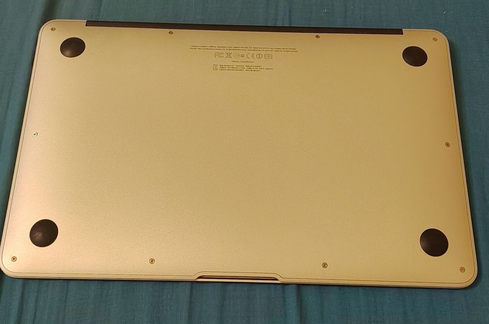 MacBook Air 11" (2011) - Intel i5 / 2GB RAM / 60GB SSD