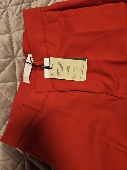 Стилен нов панталон Mango