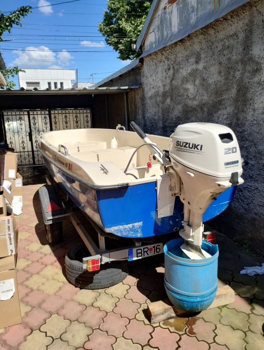 Barca Fibromarine 4,50m, motor Suzuki 20 cp
