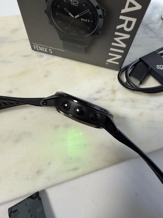 Garnin Fenix 5 Sapphire crystal