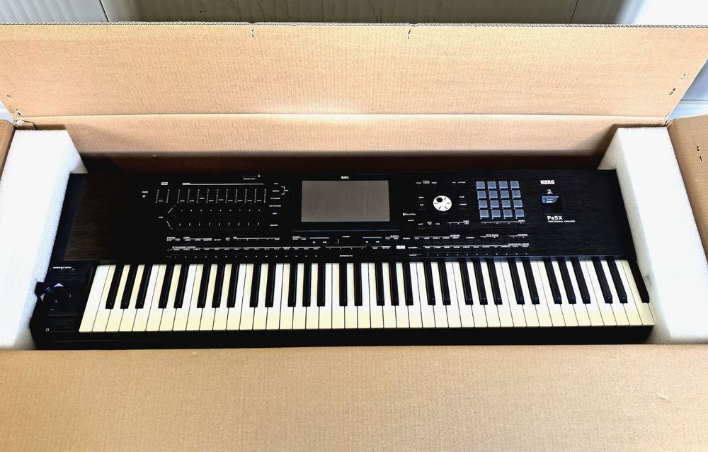 Korg pa5x  76 клавиша ,чисто нов !  С твърд калъф и тонколона Корг в комплект