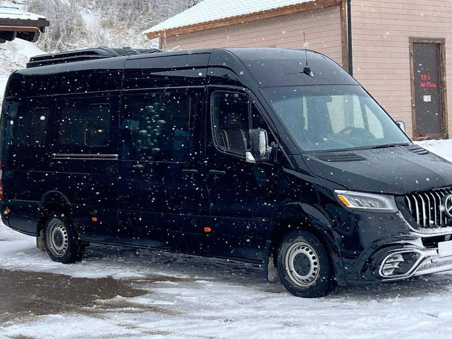 Встреча делегаций на 16, 18 и 20 местных Mercedes Sprinter ах