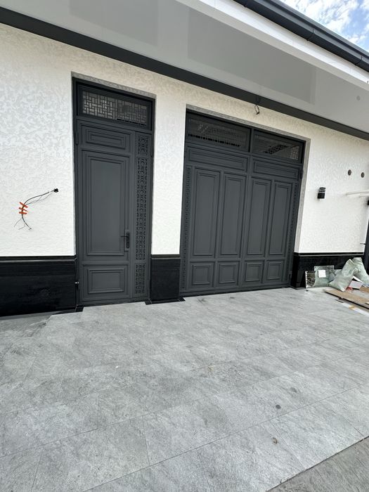 Darvaza perela naves reshotka agrajdena