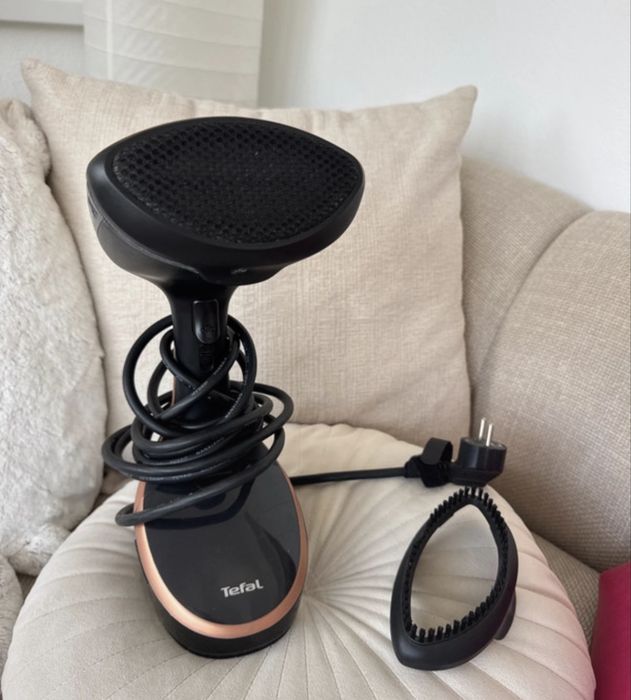 Aparat de calcat cu aburi Tefal