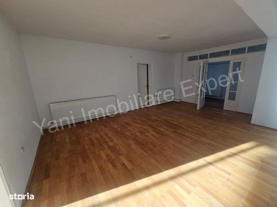Casă de închiriat în Curtea de Argeș.