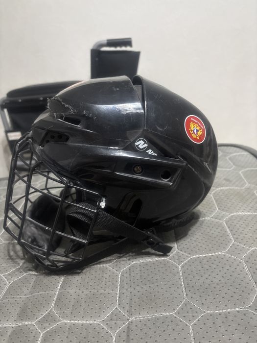 Детский хоккейный шлем