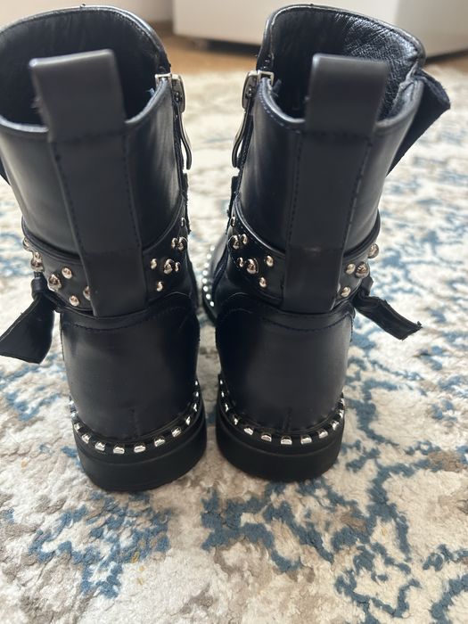 Продам детские ботинки