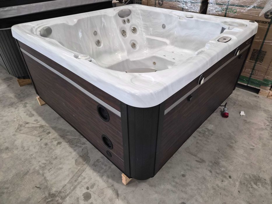 Jacuzzi pentru exterior Wellis Hydropool