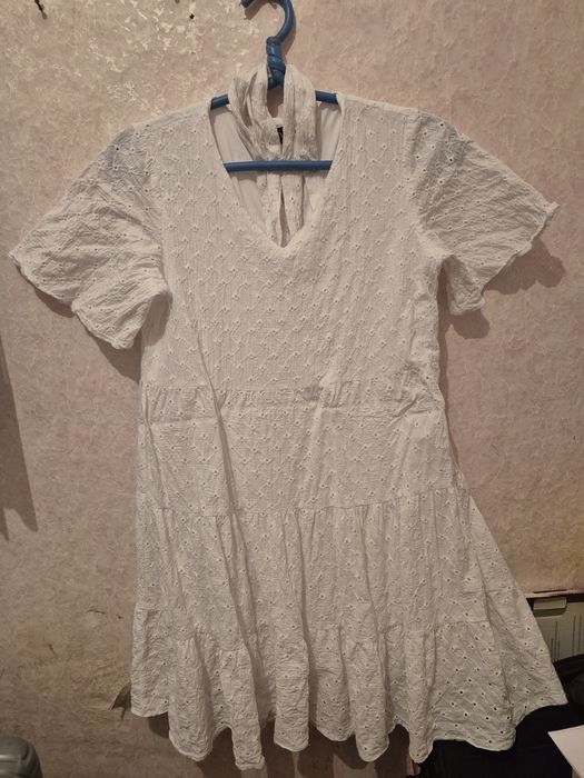 Продам платья, кофту  2000 за всё