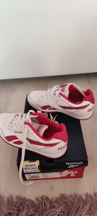 Adidași Reebok Royale.