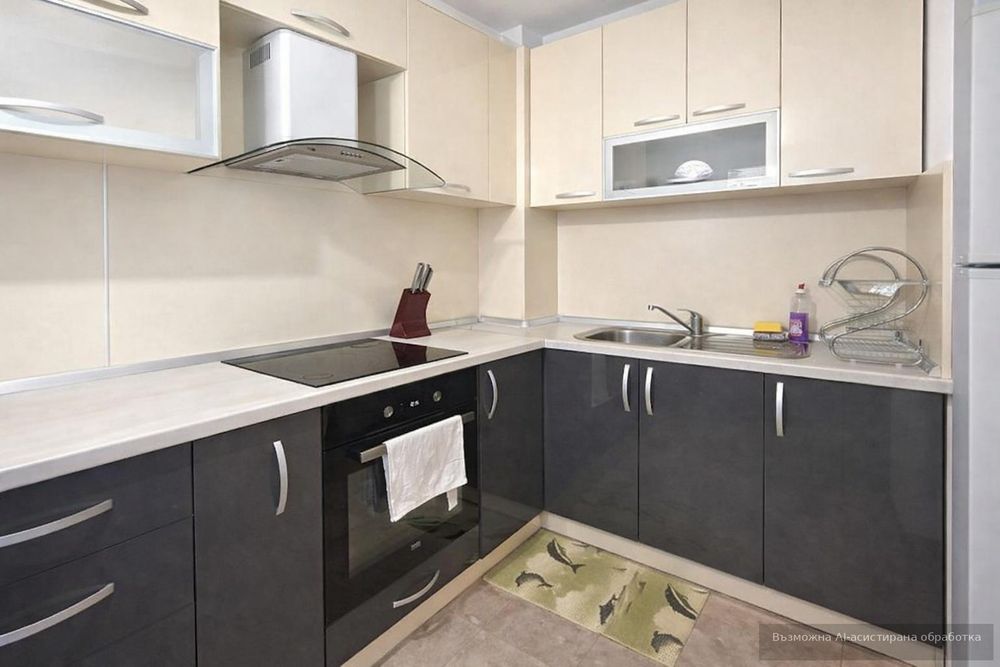 Дава се под наем Тристаен апартамент в Варна, Център - 90 кв.м за 760 € - Снимка #2