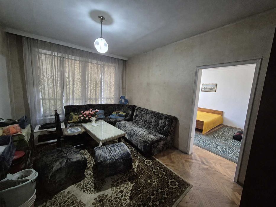 Тристаен апартамент с площ 80 кв.м в кв. „Даме Груев“, гр. Сливен