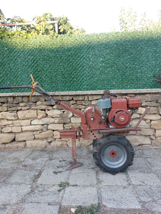 Продавам Трактор  фреза