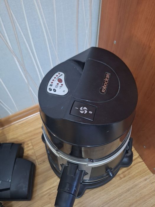 Продам пылесос Roboclean aura