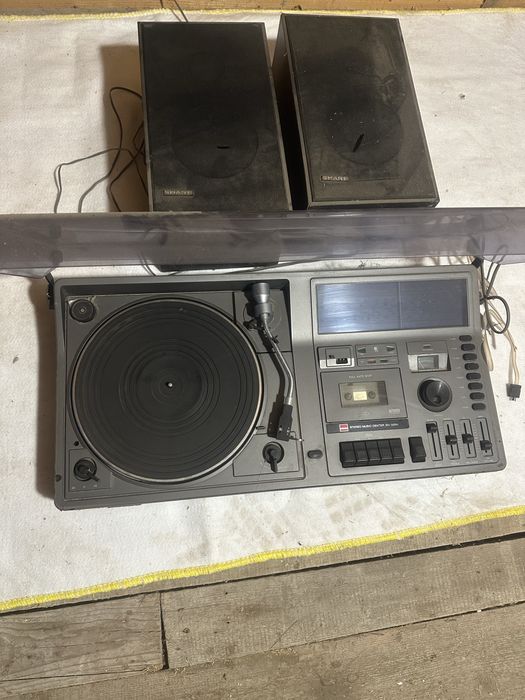 Combina muzicala SHARP cu radio,caseta si pikup