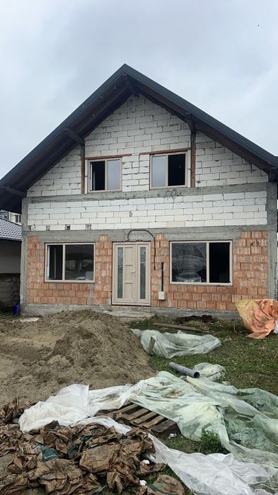 Vând casă în catamarasti deal