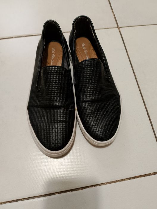 Vând espadrile dama ,piele ecologica,model deosebit,