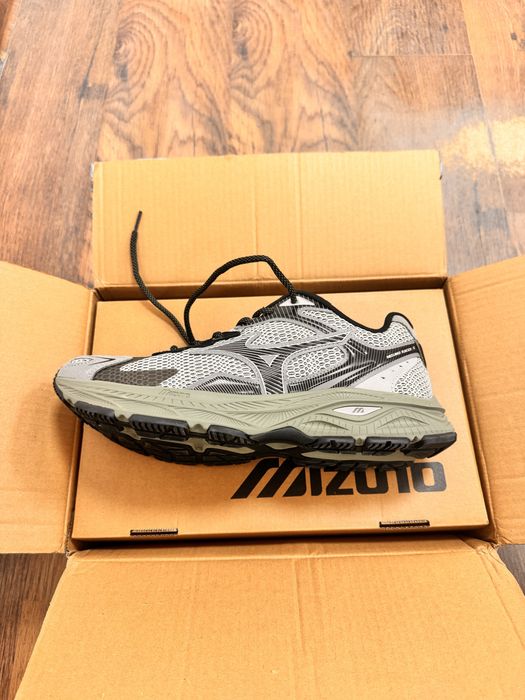 Продам кроссовки Mizuno Racer S