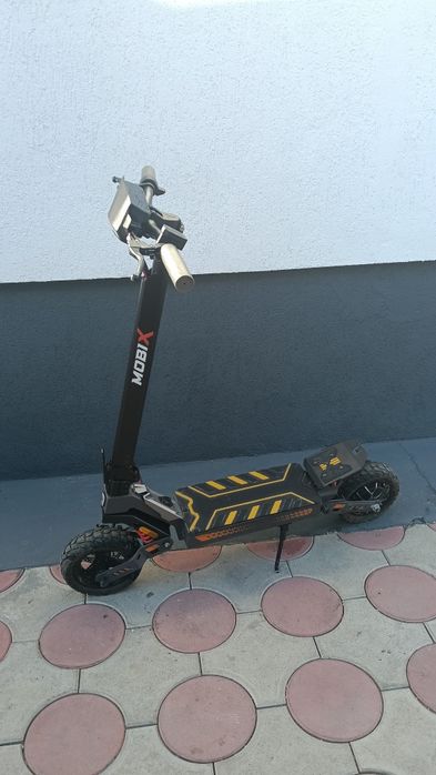 Vând Trotinetă electrică mobix la preț de 1800lei