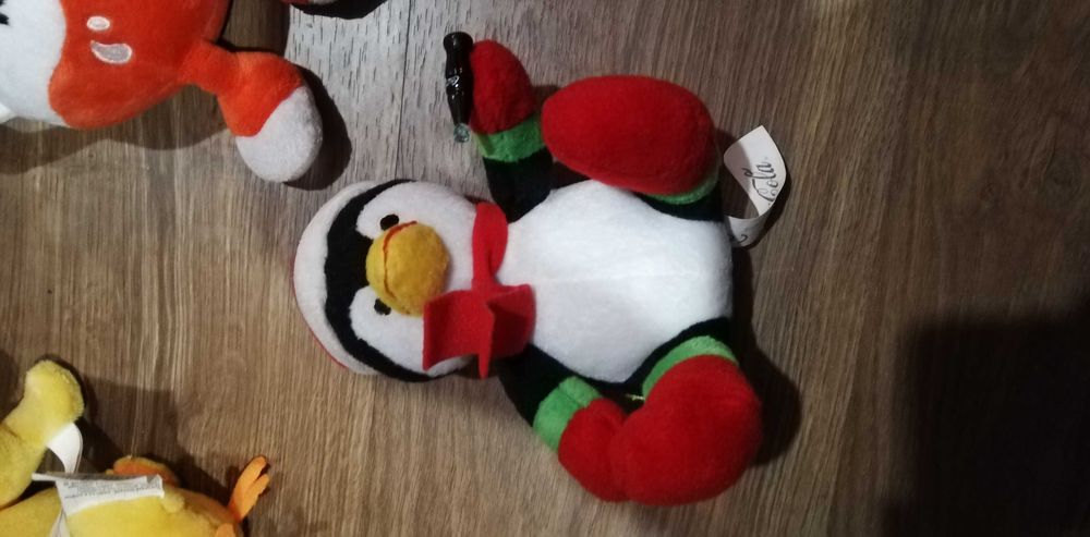 Плюшени играчки на Кока Кола и други.