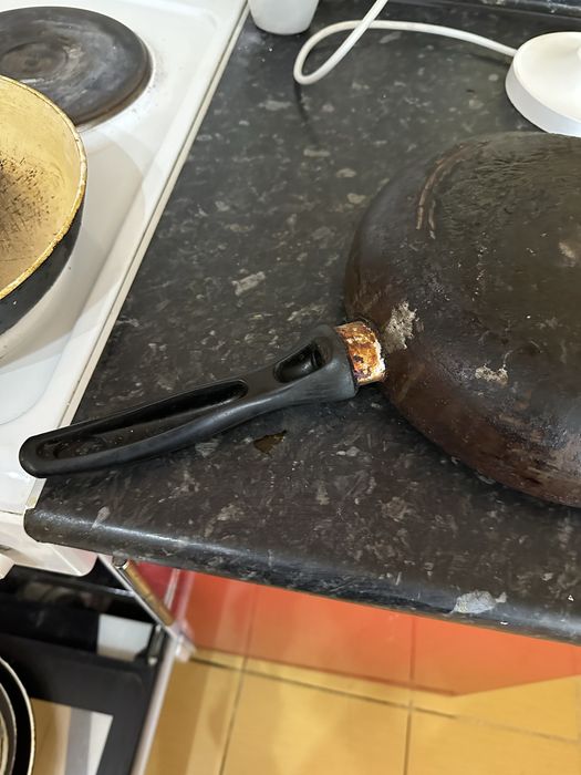 Сковородки б/у старые