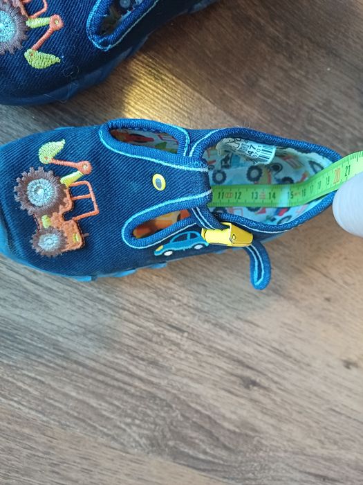 Маратонки, пантофи, ботуши до 24 номер