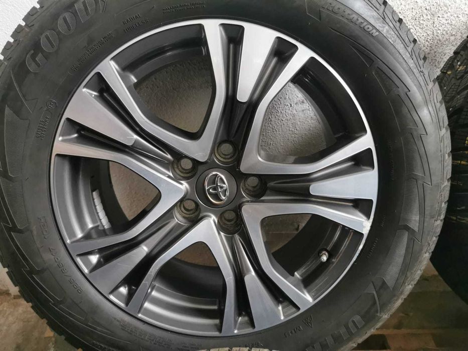 Jante Originale Toyota  Rav 4 . R17 cu anvelope de iarna