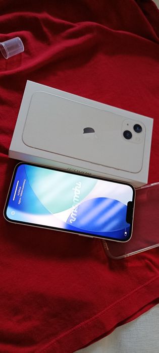 Telefon iPhone 13, culoare alb
