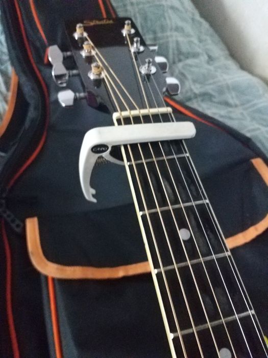 Akustik gitara (Stratos)