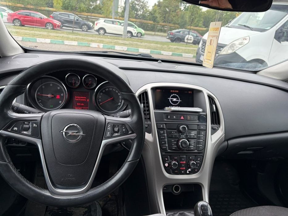 Opel Astra J Sports Tourer, an 2011,