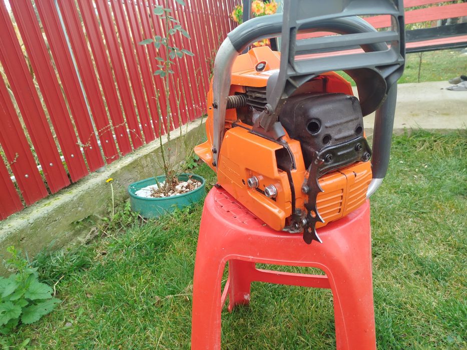 Vând drujbă Husqvarna