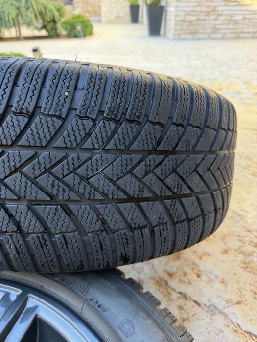 Зимни гуми Bridgestone 245/45/18